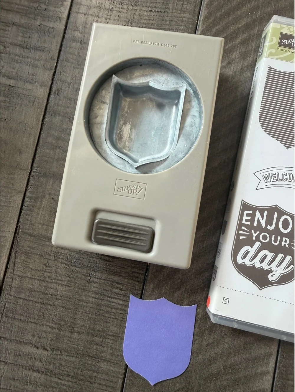 Stampin’ Up Badges & Banners stamp set with Best Badge shape punch